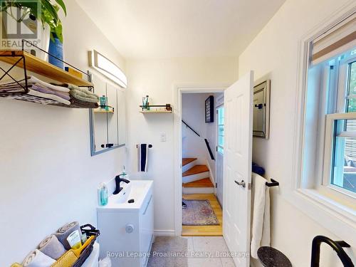 192 Pine Street, Belleville (Belleville Ward), ON - Indoor Photo Showing Laundry Room