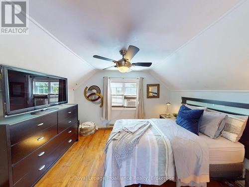 192 Pine Street, Belleville (Belleville Ward), ON - Indoor Photo Showing Bedroom