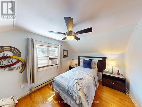 192 Pine Street, Belleville (Belleville Ward), ON - Indoor Photo Showing Bedroom