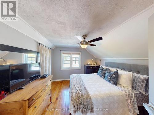 192 Pine Street, Belleville (Belleville Ward), ON - Indoor Photo Showing Bedroom