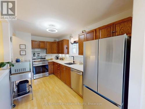 192 Pine Street, Belleville (Belleville Ward), ON - Indoor Photo Showing Kitchen