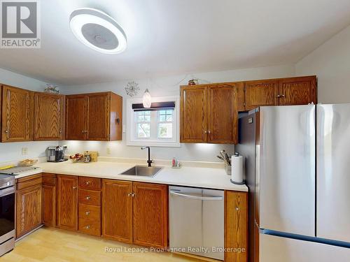 192 Pine Street, Belleville (Belleville Ward), ON - Indoor Photo Showing Kitchen