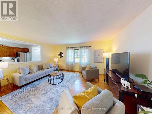 192 Pine Street, Belleville (Belleville Ward), ON - Indoor Photo Showing Living Room