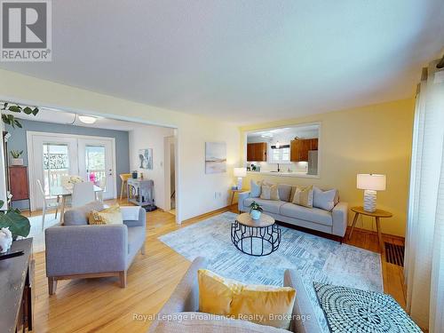 192 Pine Street, Belleville (Belleville Ward), ON - Indoor Photo Showing Living Room