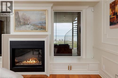 61 Lake Street Unit# 3, Grimsby, ON - Indoor Photo Showing Living Room With Fireplace