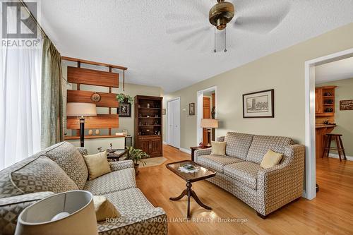 8 Bernard Crescent, Augusta, ON - Indoor Photo Showing Living Room