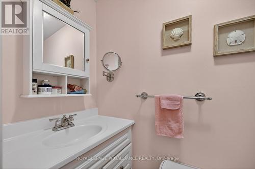 8 Bernard Crescent, Augusta, ON - Indoor Photo Showing Bathroom