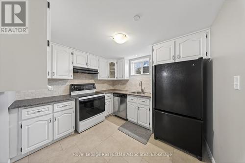 48 Hudson Drive, Brampton, ON - Indoor Photo Showing Kitchen