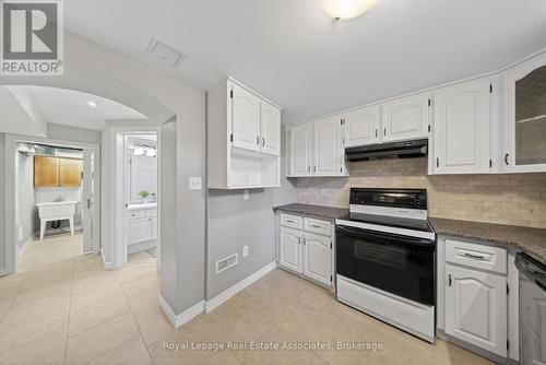 48 Hudson Drive, Brampton, ON - Indoor Photo Showing Kitchen