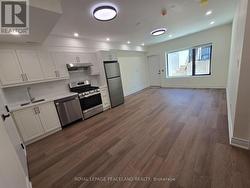 LANEWAY HSE LWR - 558 SPADINA CRESCENT Toronto, ON M5S 2J9