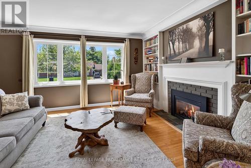 59 Silver Street, Kingston (Central City West), ON - Indoor Photo Showing Living Room With Fireplace