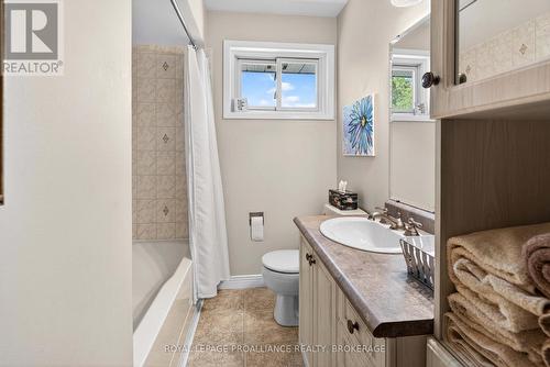 59 Silver Street, Kingston (Central City West), ON - Indoor Photo Showing Bathroom