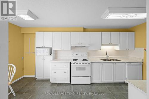 13 Arbor Ridge, Ottawa, ON - Indoor Photo Showing Kitchen With Double Sink