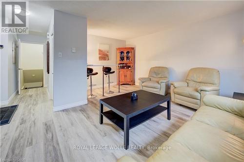 19 Hillbrook Crescent, Kitchener, ON - Indoor Photo Showing Living Room