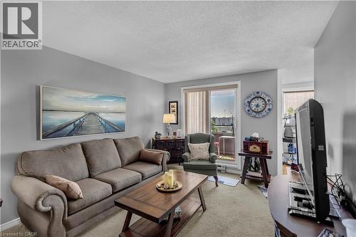 200 Jamieson Parkway Unit# 712, Cambridge, ON - Indoor Photo Showing Living Room