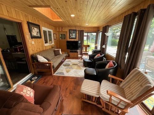 90 Mooswa Drive, Onanole, MB - Indoor Photo Showing Living Room