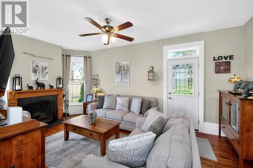 615 Bay Street, Midland, ON - Indoor Photo Showing Living Room With Fireplace