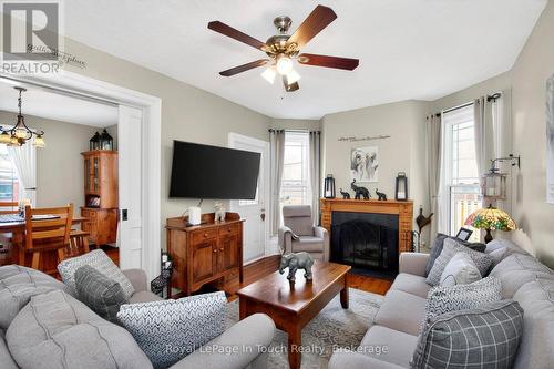 615 Bay Street, Midland, ON - Indoor Photo Showing Living Room With Fireplace