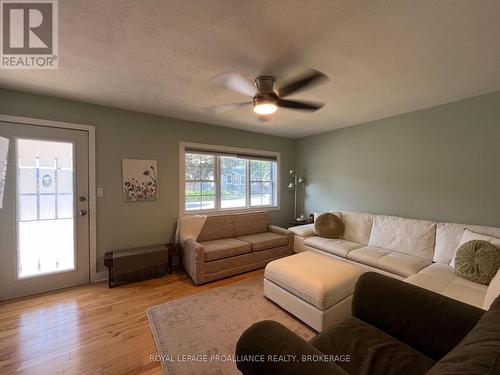 7 Third Avenue, Kingston (East Of Sir John A. Blvd), ON - Indoor Photo Showing Living Room