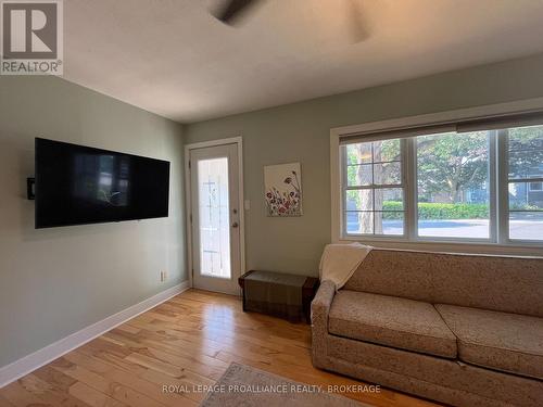 7 Third Avenue, Kingston (East Of Sir John A. Blvd), ON - Indoor Photo Showing Living Room