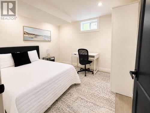 442 Scenic Drive, London South (South J), ON - Indoor Photo Showing Bedroom