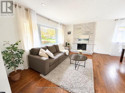 442 Scenic Drive, London South (South J), ON - Indoor Photo Showing Living Room With Fireplace