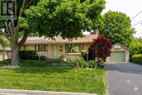 92 DEAN AVENUE  Guelph (Dovercliffe Park/Old University), ON N1G 1L6