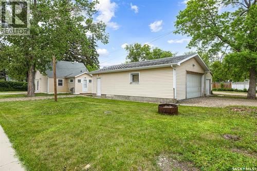33 Merritt Crescent, Regina, SK - Outdoor