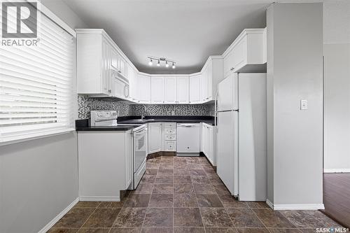 33 Merritt Crescent, Regina, SK - Indoor Photo Showing Kitchen
