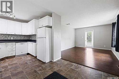 33 Merritt Crescent, Regina, SK - Indoor Photo Showing Kitchen