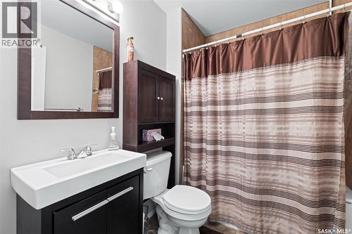 33 Merritt Crescent, Regina, SK - Indoor Photo Showing Bathroom