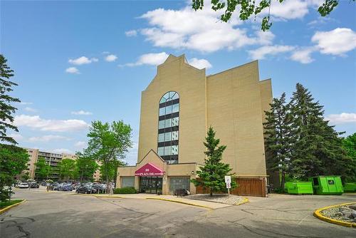 2212-80 Plaza DR  Winnipeg, MB R3T 5K8