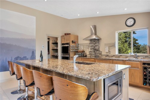 1680 Peligren Pl, Qualicum Beach, BC 