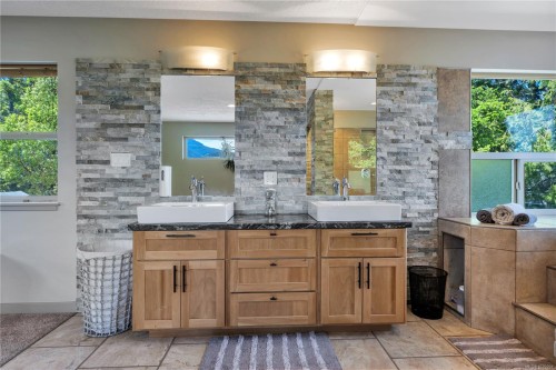 1680 Peligren Pl, Qualicum Beach, BC 