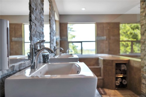 1680 Peligren Pl, Qualicum Beach, BC 