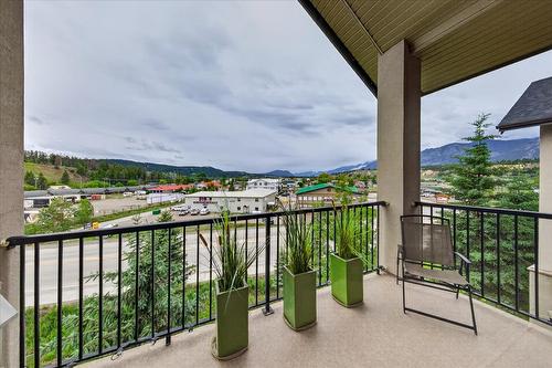 3413-205 Third Avenue, Invermere, BC - Outdoor With Exterior
