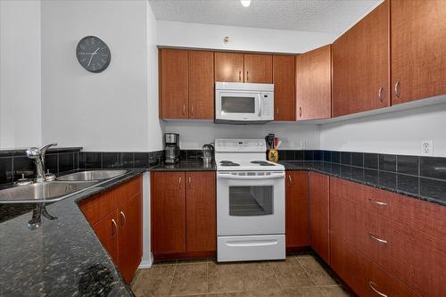 3413-205 Third Avenue, Invermere, BC - Indoor Photo Showing Kitchen With Double Sink