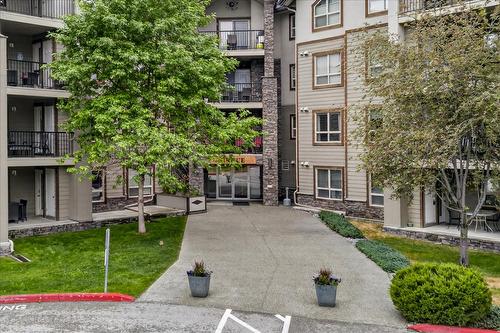 3413-205 Third Avenue, Invermere, BC - Outdoor With Facade