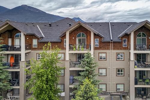 3413-205 Third Avenue, Invermere, BC - Outdoor With Facade