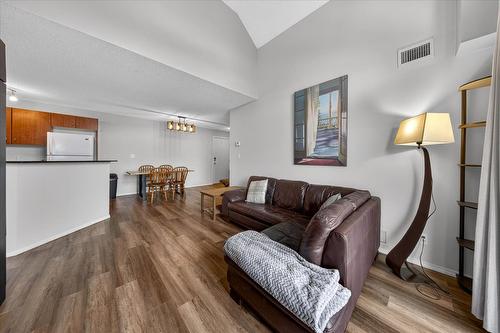 3413-205 Third Avenue, Invermere, BC - Indoor