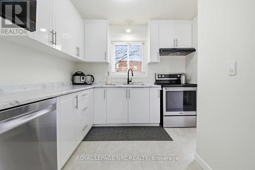 14 - 64 Forster Street, St. Catharines (Vine/Linwell), ON - Indoor Photo Showing Kitchen