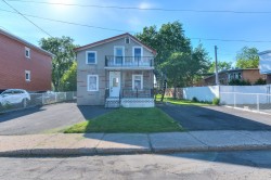 1069  - 1071 Rue Front Longueuil (Le Vieux-Longueuil), QC J4K 2A4
