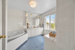 Salle de bains attenante à la CCP - 