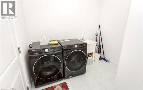 10 Mcgovern Lane, Paris, ON - Indoor Photo Showing Laundry Room