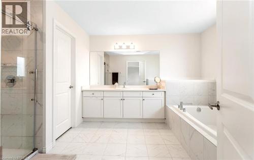 10 Mcgovern Lane, Paris, ON - Indoor Photo Showing Bathroom