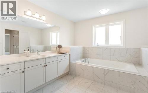 10 Mcgovern Lane, Paris, ON - Indoor Photo Showing Bathroom