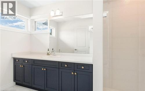 10 Mcgovern Lane, Paris, ON - Indoor Photo Showing Bathroom