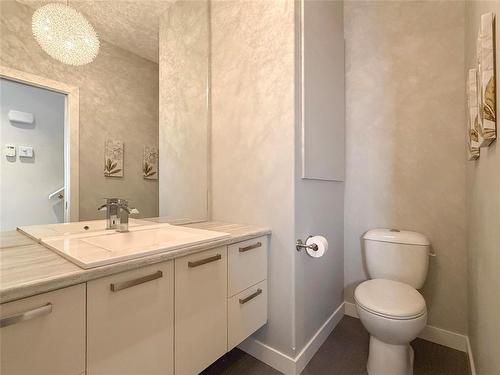 10 Maple Ridge Crescent, Brandon, MB - Indoor Photo Showing Bathroom