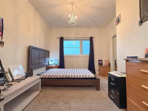 10 Maple Ridge Crescent, Brandon, MB - Indoor Photo Showing Bedroom