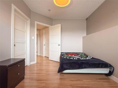 10 Maple Ridge Crescent, Brandon, MB - Indoor Photo Showing Bedroom